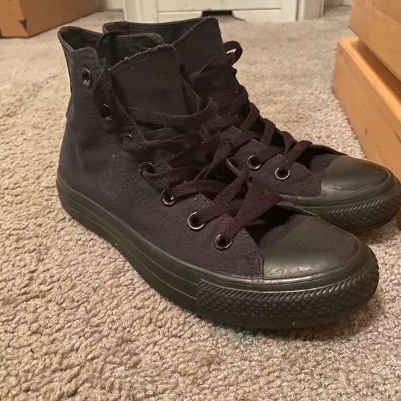 All black converse - Picture 2 of 4
